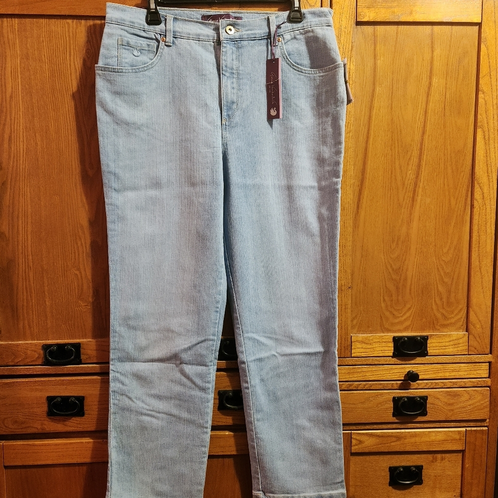 Gloria Vanderbilt Women's Amanda Blue Jay Jeans Size 14 Short Mid- Rise NWT